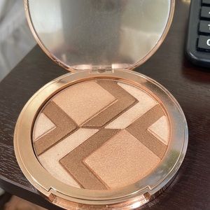 Iconic London luminous powder original color